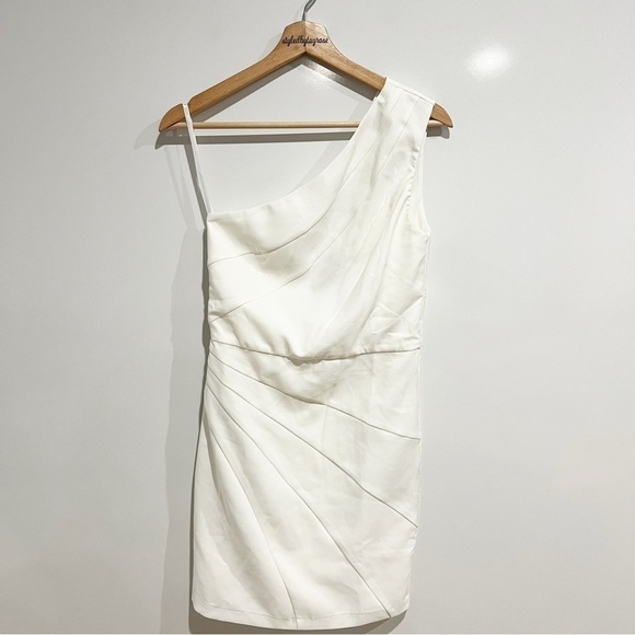 NWT Michael Costello x REVOLVE Ava One Shoulder White Dress - Picture 4 of 10